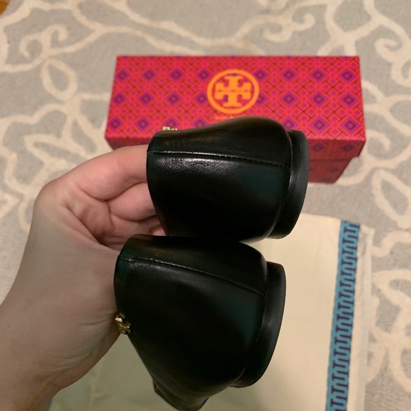 Tory Burch Pointed Flats (Black, Size 7.5) - Picture 6 of 7